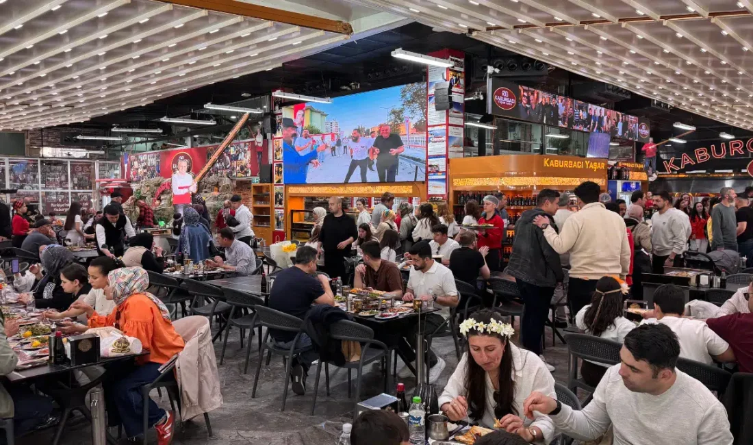 Adana’da bu yıl 14’üncüsü düzenlenen Uluslararası Portakal Çiçeği Karnavalı’nın başlamasıyla