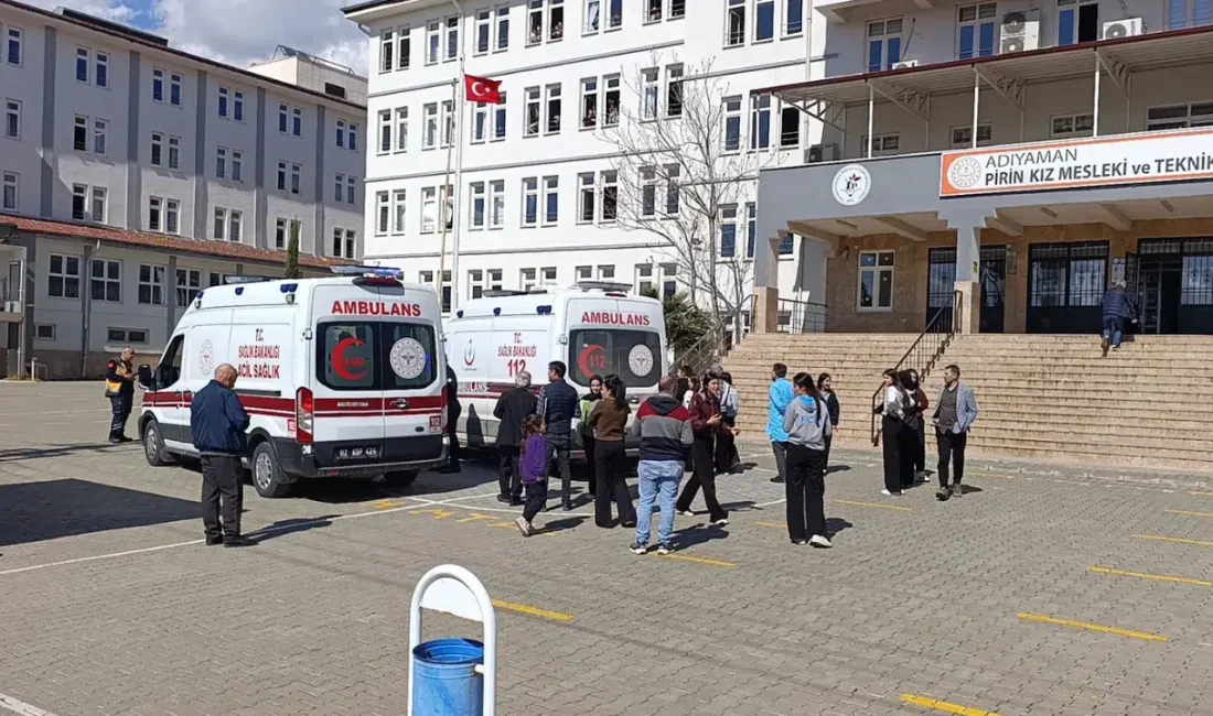 Adıyaman’da eğitim gören 3 ortaöğretim öğrencisi, evlerinden getirdikleri yiyecekleri yedikten