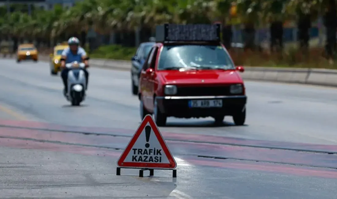 Ankara’da trafiğin en yoğun olduğu saatlerde makas atarak ilerleyen otomobil