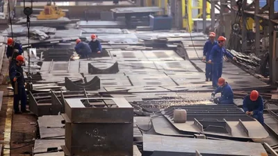 Diyarbakır’ın Kayapınar ilçesinde yükselen yeni hastane inşaatında beton dökümü esnasında