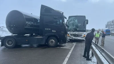 Erzurum’un Aşkale ilçesinde kar yağışı ve gizli buzlanma nedeniyle kontrolden