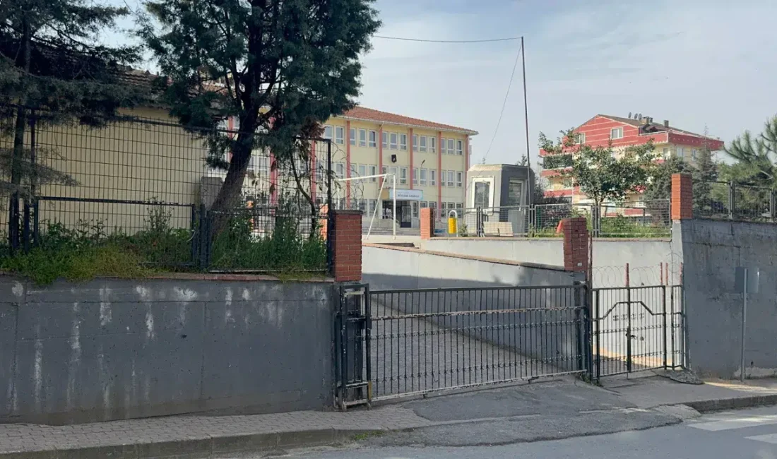 Kocaeli’nin Çayırova ilçesinde bir ilkokulda görev yapan 70 yaşındaki şahsın,