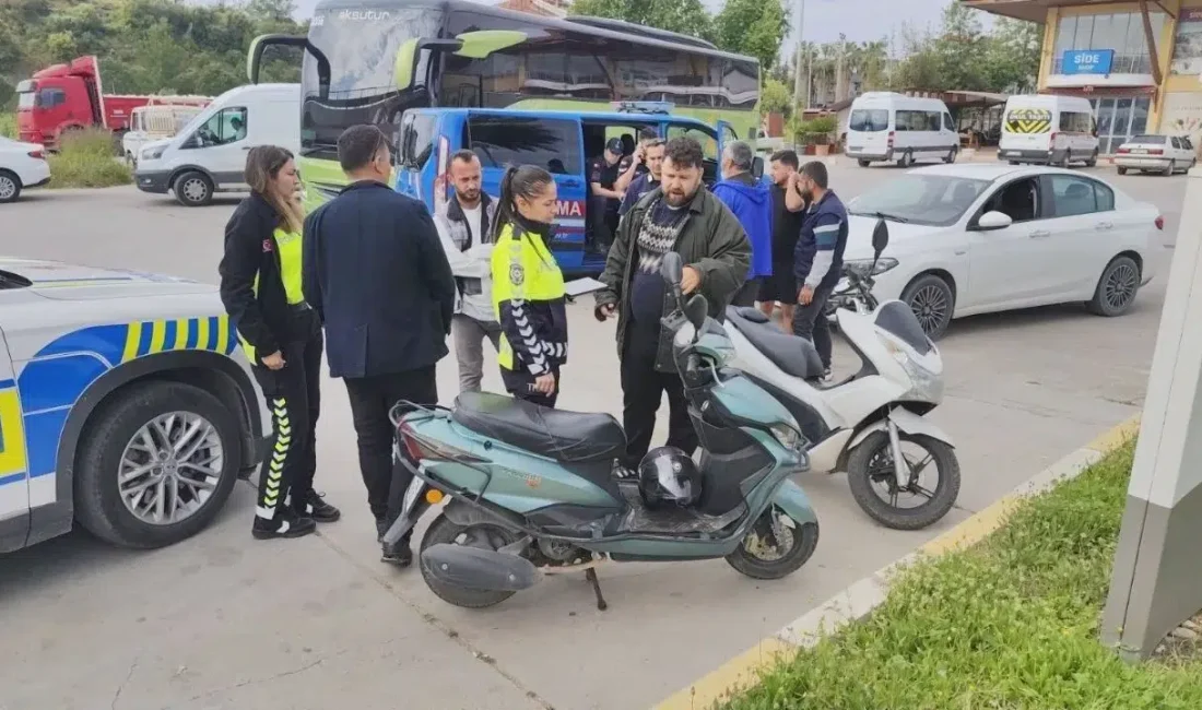 Antalya’nın Manavgat ilçesinde meydana gelen trafik kazasında iki araç kafa