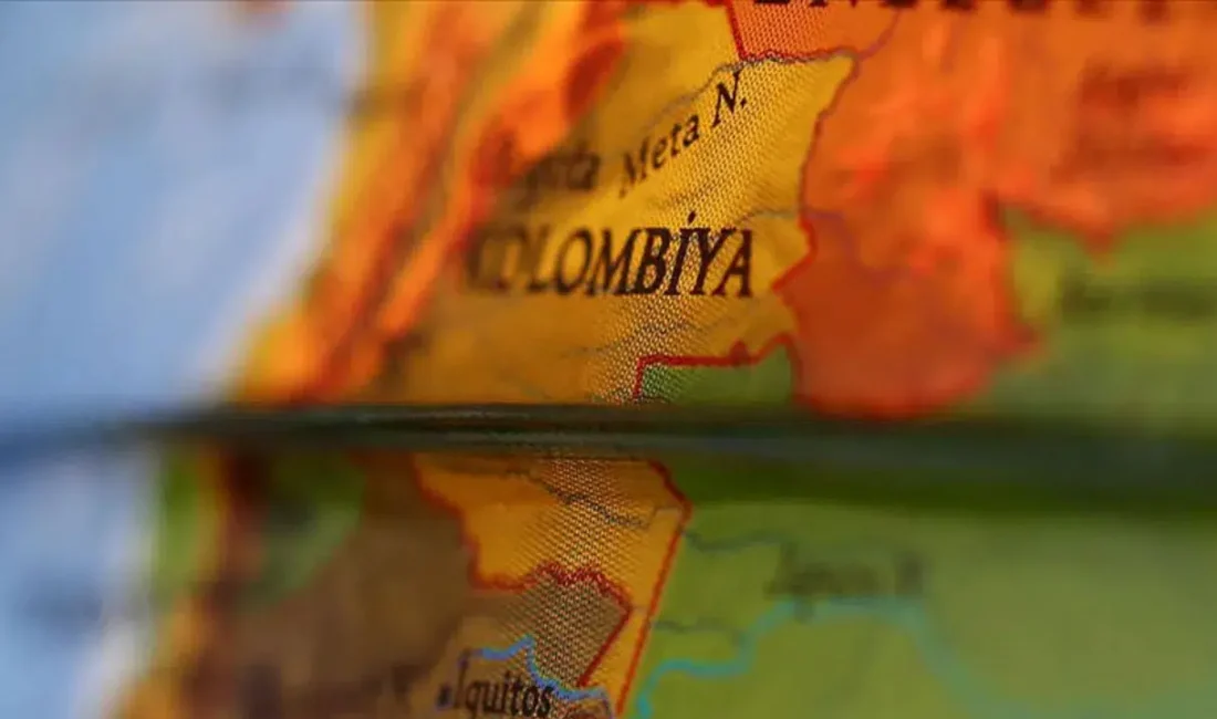 Kolombiya’nın Cauca bölgesinde sivil yerleşim alanlarını ve ana yolları hedef