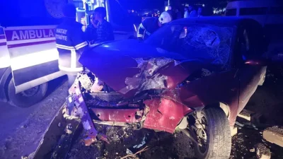 Hatay’ın Hassa ilçesinde sürücüsünün direksiyon hakimiyetini kaybetmesi sonucu yol kenarındaki