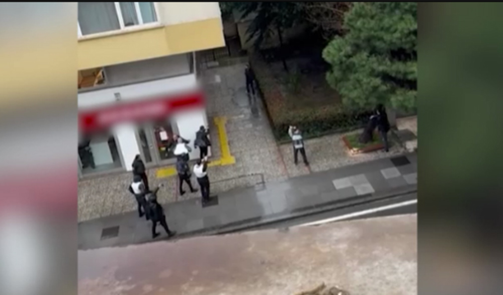İstanbul Etiler’de geçtiğimiz günlerde özel bir banka şubesine girerek dehşet