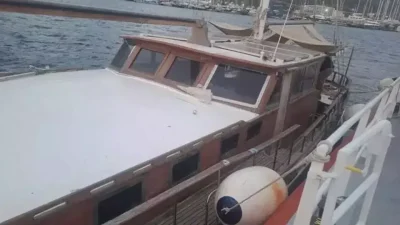 Bodrum’da su almaya başlayarak batma tehlikesi geçiren 17 metrelik teknedeki