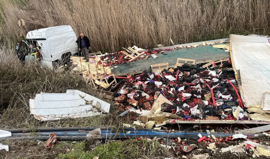 Isparta’nın Eğirdir ilçesinde elma taşıyan bir tırın kontrolden çıkarak Kovada