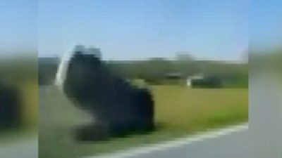 İstanbul Çatalca’da sollama yasağına uymayarak riskli bir manevra yapan otomobil