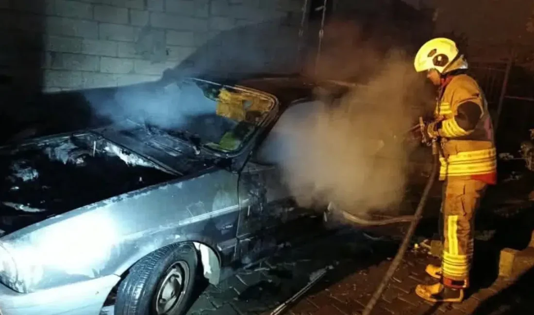 Hatay’ın Dörtyol ilçesinde park halindeki bir otomobilin motor kısmında başlayan