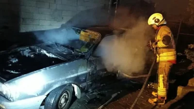 Hatay’ın Dörtyol ilçesinde park halindeki bir otomobilin motor kısmında başlayan