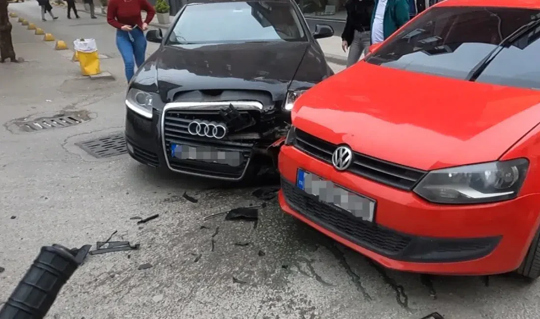 Eskişehir’de meydana gelen ve iki aracın birbirine girdiği trafik kazası,