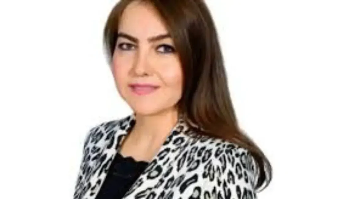 Cumhuriyet Halk Partisi (CHP) içerisinde aktif siyasi çalışmalarıyla tanınan Sibel