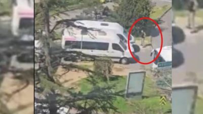 İstanbul’daki İsrail Konsolosluğu önünde tansiyonun yükseldiği o anlarda, bir polisin