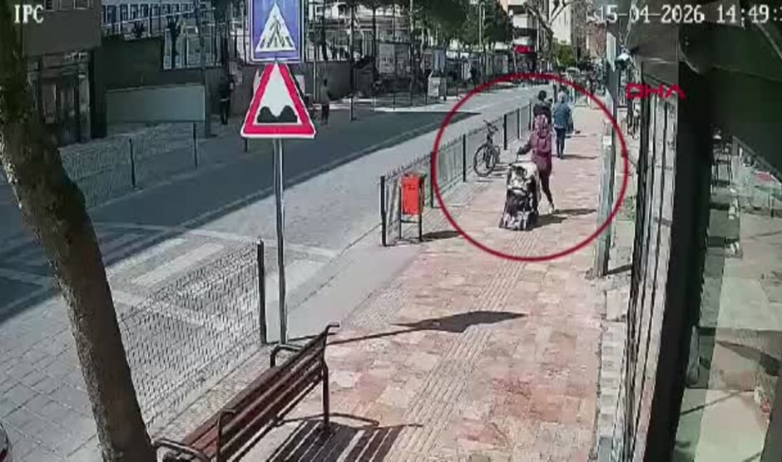 Zonguldak’ın Çaycuma ilçesinde yolun karşısına geçmeye çalışan anne ve bebek