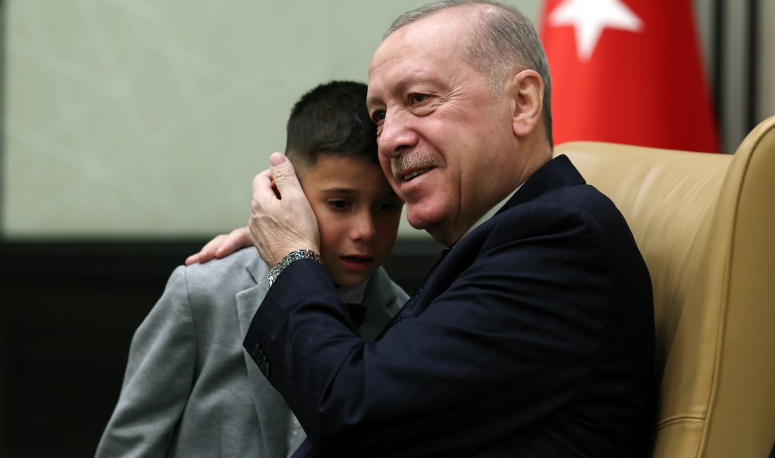 Cumhurbaşkanı Recep Tayyip Erdoğan, Beştepe’de çocuklarla bir araya gelerek hafızalardan