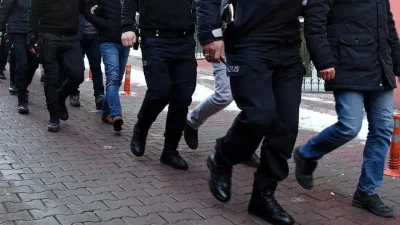 İzmir merkezli yürütülen ve üç ili kapsayan eş zamanlı terör