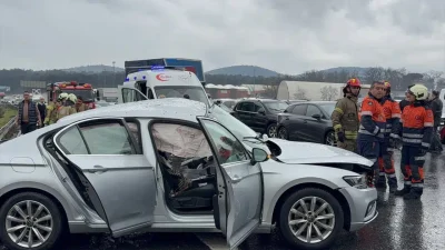 İstanbul Çekmeköy’de iki otomobilin kafa kafaya çarpıştığı feci kazada can