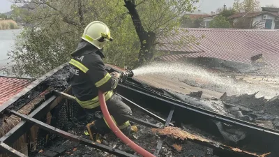 Muğla’nın Ortaca ilçesinde bir işletmenin çatı katında aniden yükselen alevler