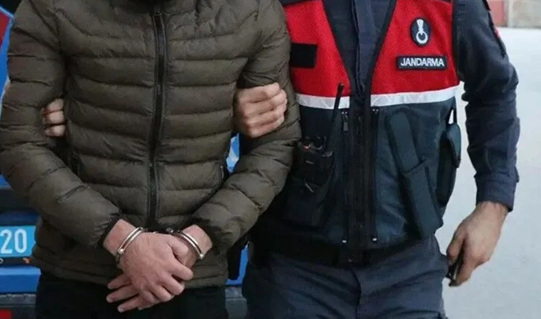 İstanbul Havalimanı’nda görevli 4 gümrük personeli, yetkilerini kullanarak gümrüklü alandan