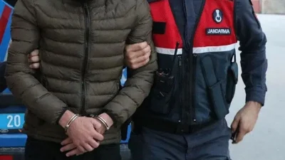 İstanbul Havalimanı’nda görevli 4 gümrük personeli, yetkilerini kullanarak gümrüklü alandan