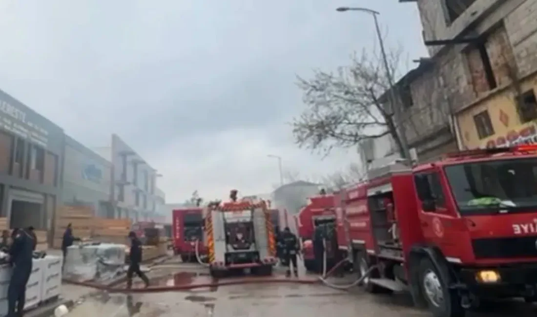 Gaziantep’te akşam saatlerinde yükselen alevler tüm şehri alarma geçirdi. Bir