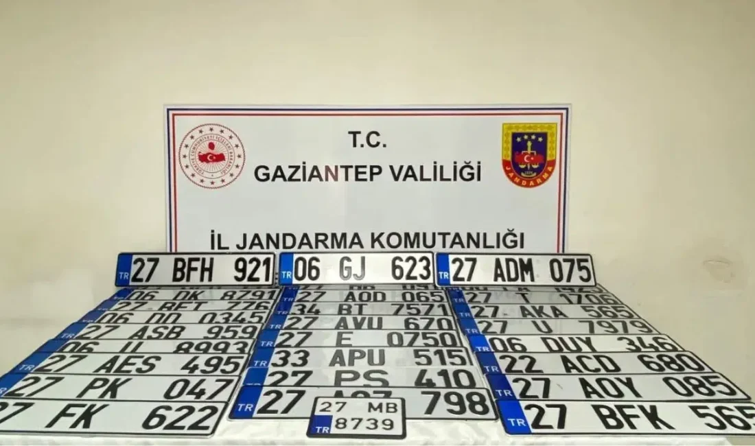 Gaziantep’in Şahinbey ilçesinde oto yıkama kılıfıyla sahte plaka basımı yapan