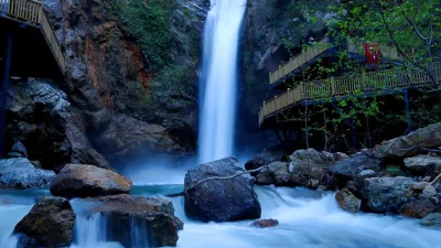 Osmaniye’de etkili olan sağanak yağışların ardından Karaçay Şelalesi adeta yeniden