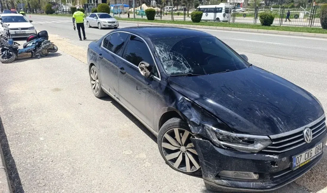 Adıyaman’da yaya geçidinde meydana gelen korkunç kazada otomobil ile motosiklet