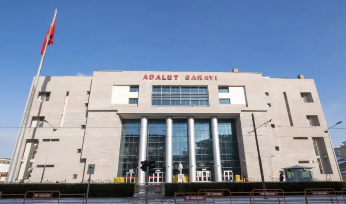 Eskişehir Adliyesi’nde bugün öğle saatlerinde hareketli dakikalar yaşandı. Cezaevinden işlemler