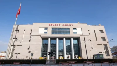 Eskişehir Adliyesi’nde bugün öğle saatlerinde hareketli dakikalar yaşandı. Cezaevinden işlemler