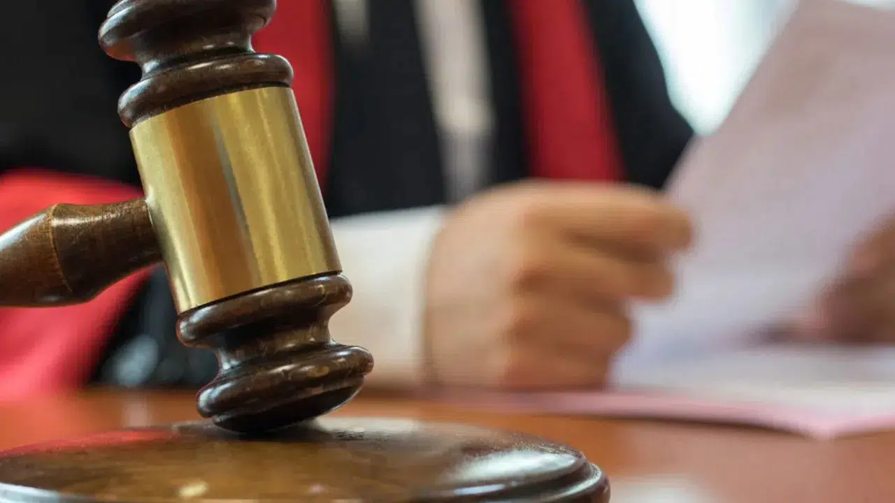 İstanbul Kadıköy’de bir eğlence mekanında bir kadının üzerine yanıcı madde