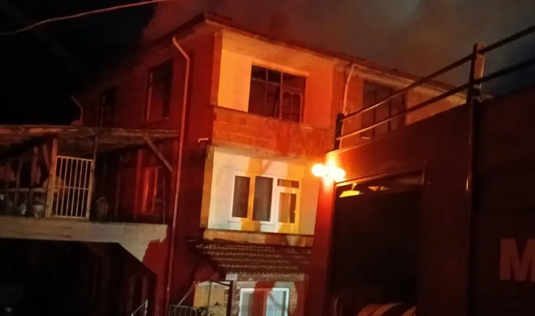 Bolu’nun Mengen ilçesinde üç katlı bir binanın en üst katında