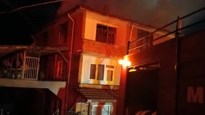 Bolu’nun Mengen ilçesinde üç katlı bir binanın en üst katında