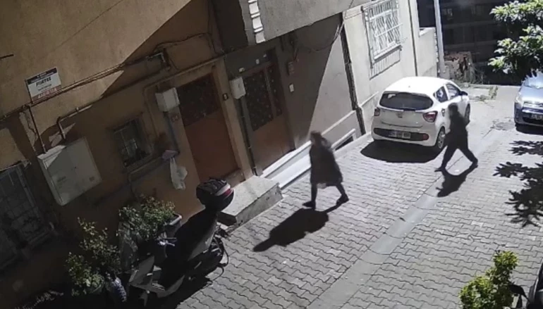 İstanbul Kağıthane’de bir binanın girişinde genç kadına yönelik gerçekleştirilen taciz