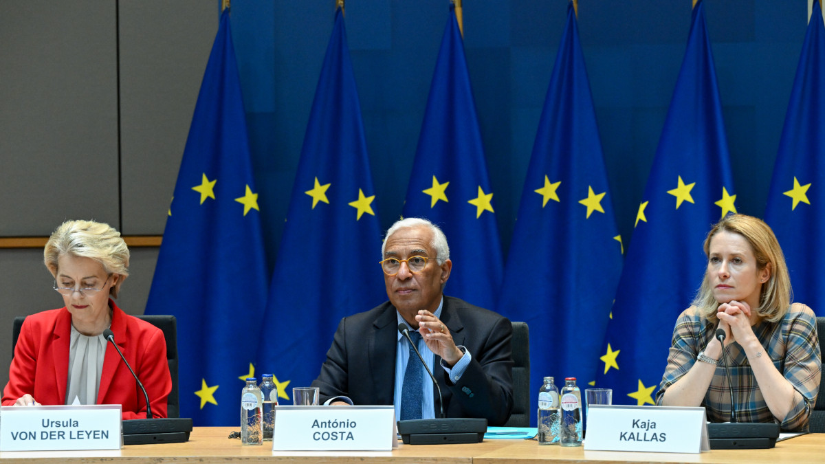 Politico: AB stratejik ağırlığını tamamen kayıp mı edecek?