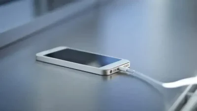 Akıllı telefon kullanıcılarının neredeyse tamamının yaptığı o alışkanlık aslında büyük