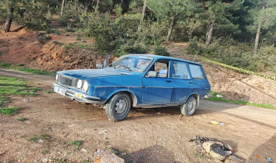 Osmaniye’nin Bahçe ilçesinde ormanlık alanda park edilmiş bir otomobilin içerisinde
