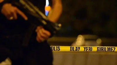 Uşak’ın Ulubey ilçesinde aile içi şiddet ihbarına giden emniyet güçleri,