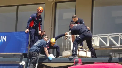 Antalya’nın Kepez ilçesinde bir apartmanın 4. katından boşluğa bırakılan genç