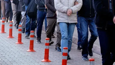 Ankara’da kendilerini polis, savcı ve banka personeli olarak tanıtarak vatandaşların