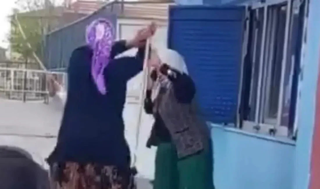 Iğdır’da bir ortaokulun bahçesinde yaşanan akılalmaz olayda, elinde sopayla içeri