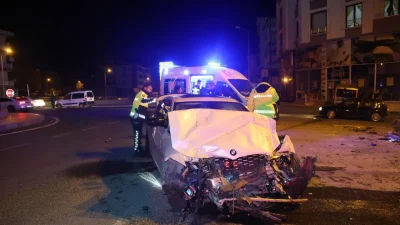 Nevşehir’de gece saatlerinde meydana gelen feci trafik kazasında alkollü otomobil