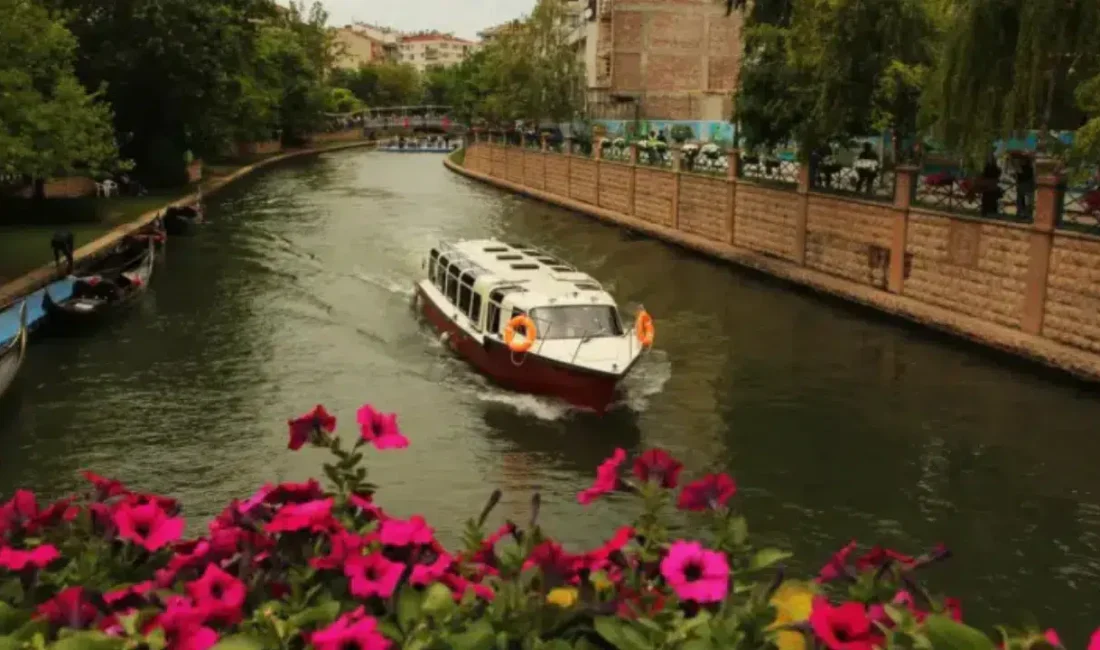 Türkiye’nin İç Anadolu bölgesinde yükselen Eskişehir, planlı şehirleşmesi ve modern