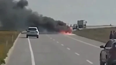 Edirne-Kırklareli karayolunda seyir halindeyken bir anda alev alan iş makinesi