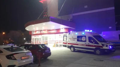 Konya’nın Karapınar ilçesinde iki otomobilin karıştığı şiddetli çarpışma sonucu ortalık