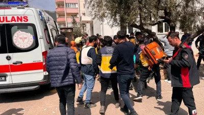 Kahramanmaraş’ın Onikişubat ilçesinde bulunan bir ortaokulda yaşanan silahlı saldırı tüm