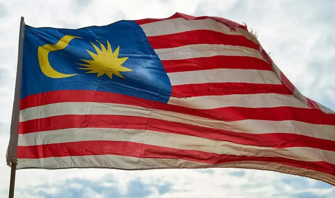 Malezya’nın Sabah eyaletinde bulunan yüzen kasabada çıkan korkunç yangın yaklaşık