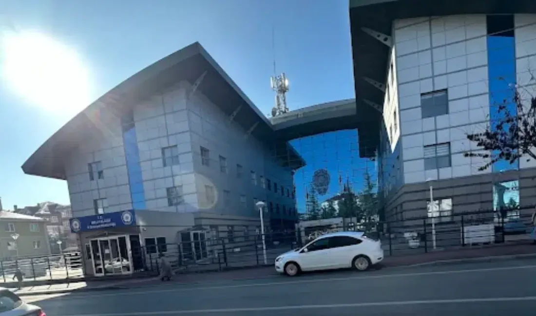 Bolu’da bir ortaokulda eğitim gören 13 yaşındaki öğrenci, arkadaşlarıyla kurduğu