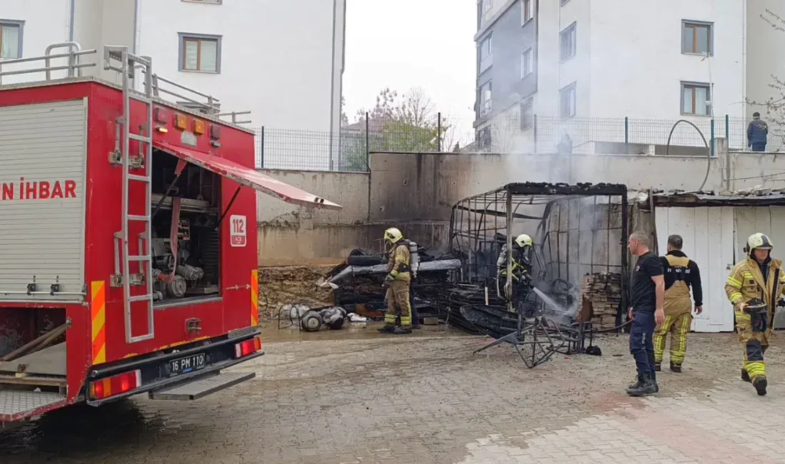 Bursa’nın İnegöl ilçesinde bir sitenin bahçesinde yer alan depoda çıkan